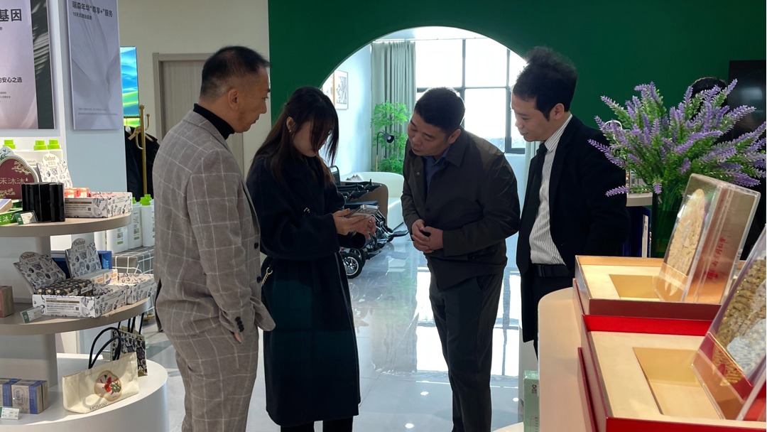 银发经济创业不是开养老院：3个被验证的轻资产方向